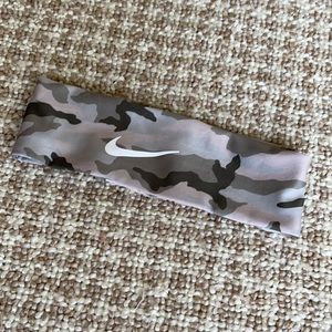 Nike Dry Wide Headband with Dri-Fit technology